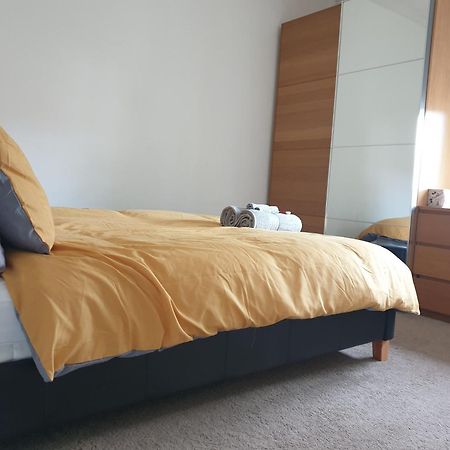 Luxury 1-Bed Apartment With Stunning City Views Perfect For Short Stays In London Eksteriør billede