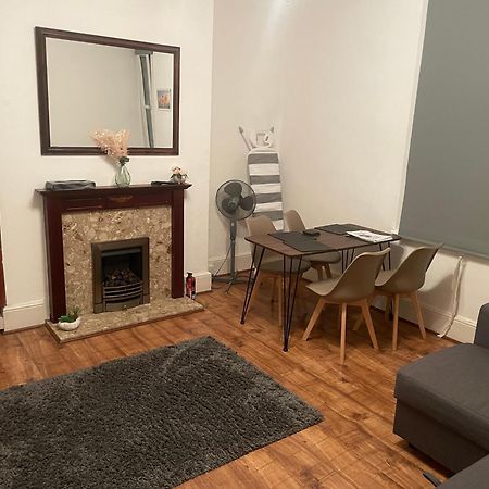 Luxury 1-Bed Apartment With Stunning City Views Perfect For Short Stays In London Eksteriør billede
