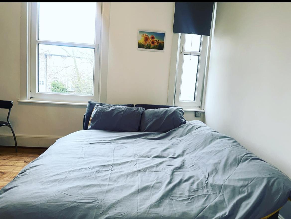 Luxury 1-Bed Apartment With Stunning City Views Perfect For Short Stays In London Eksteriør billede