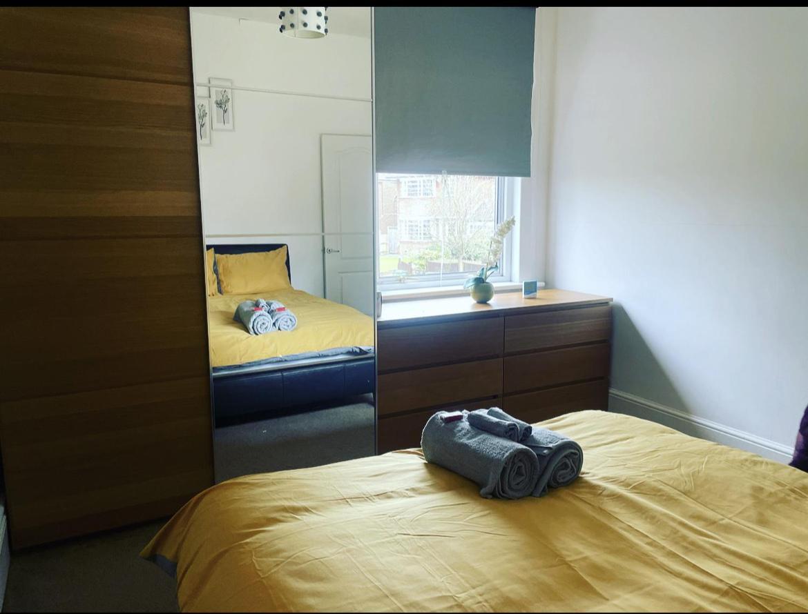 Luxury 1-Bed Apartment With Stunning City Views Perfect For Short Stays In London Eksteriør billede