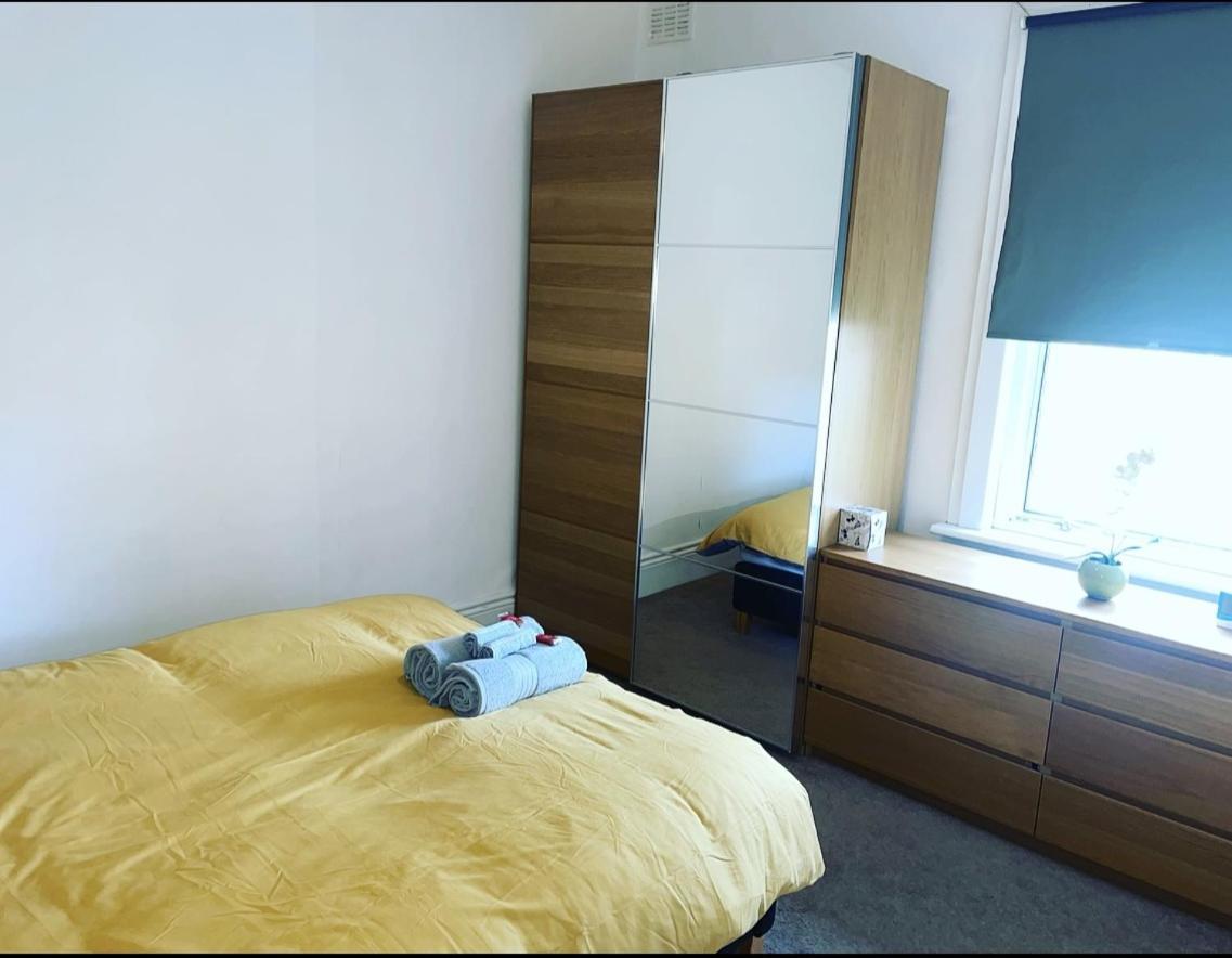 Luxury 1-Bed Apartment With Stunning City Views Perfect For Short Stays In London Eksteriør billede