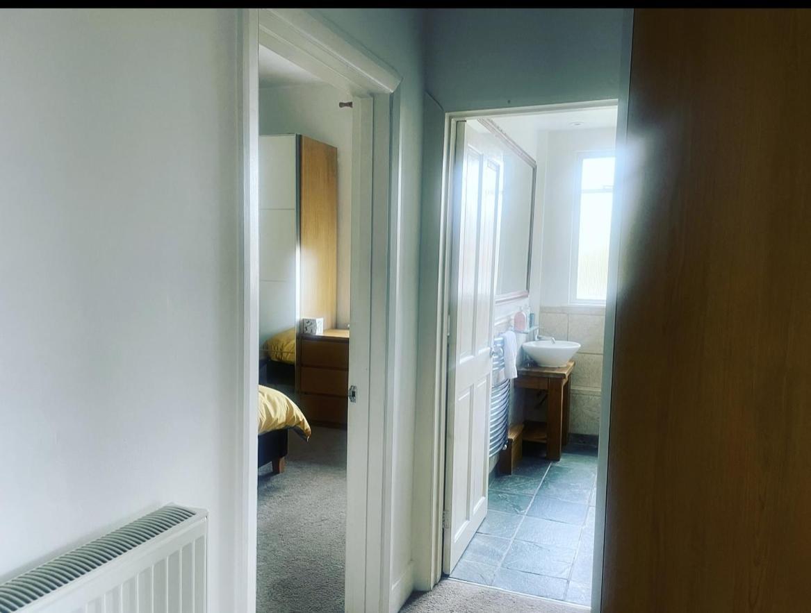 Luxury 1-Bed Apartment With Stunning City Views Perfect For Short Stays In London Eksteriør billede