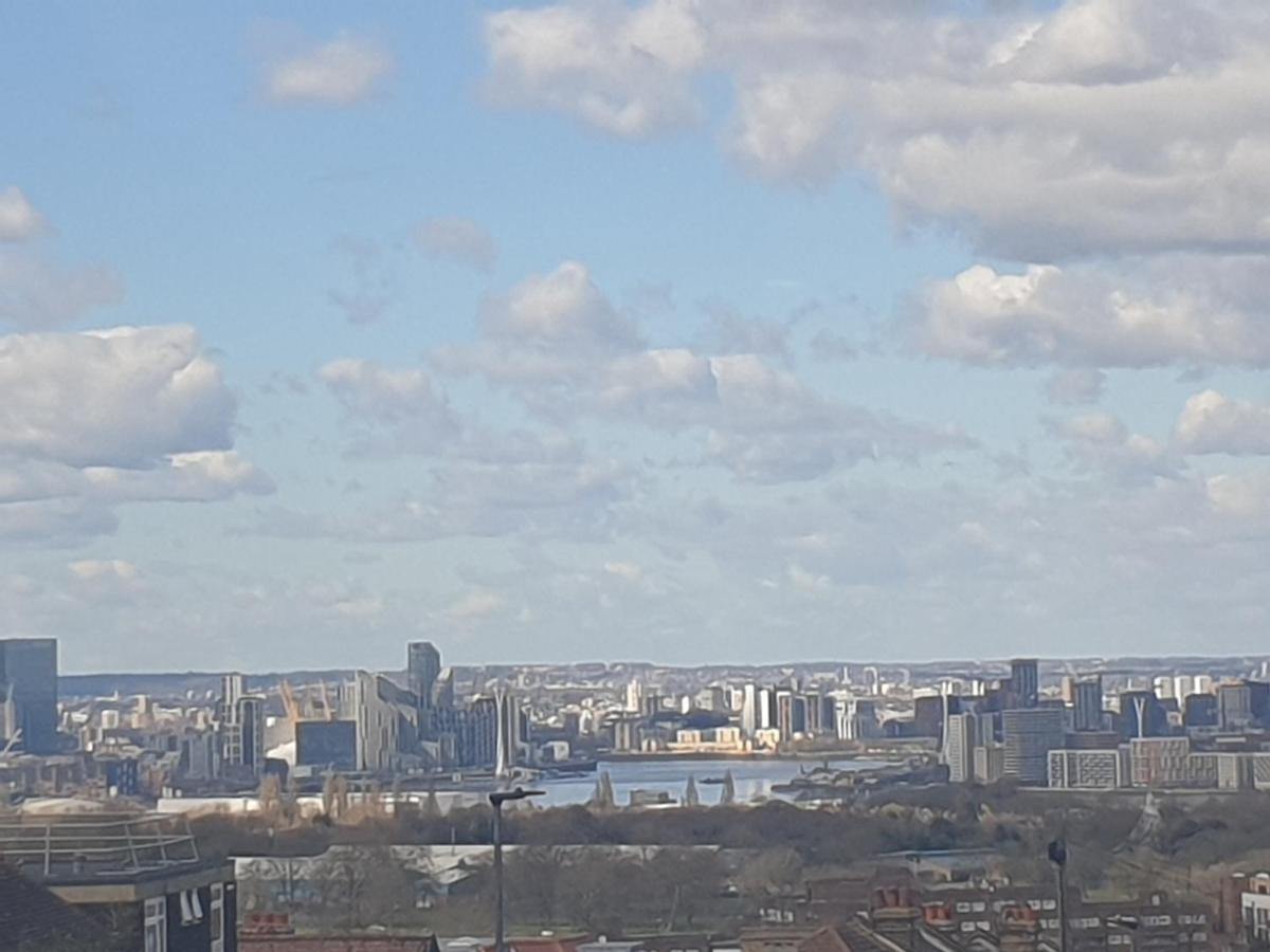 Luxury 1-Bed Apartment With Stunning City Views Perfect For Short Stays In London Eksteriør billede