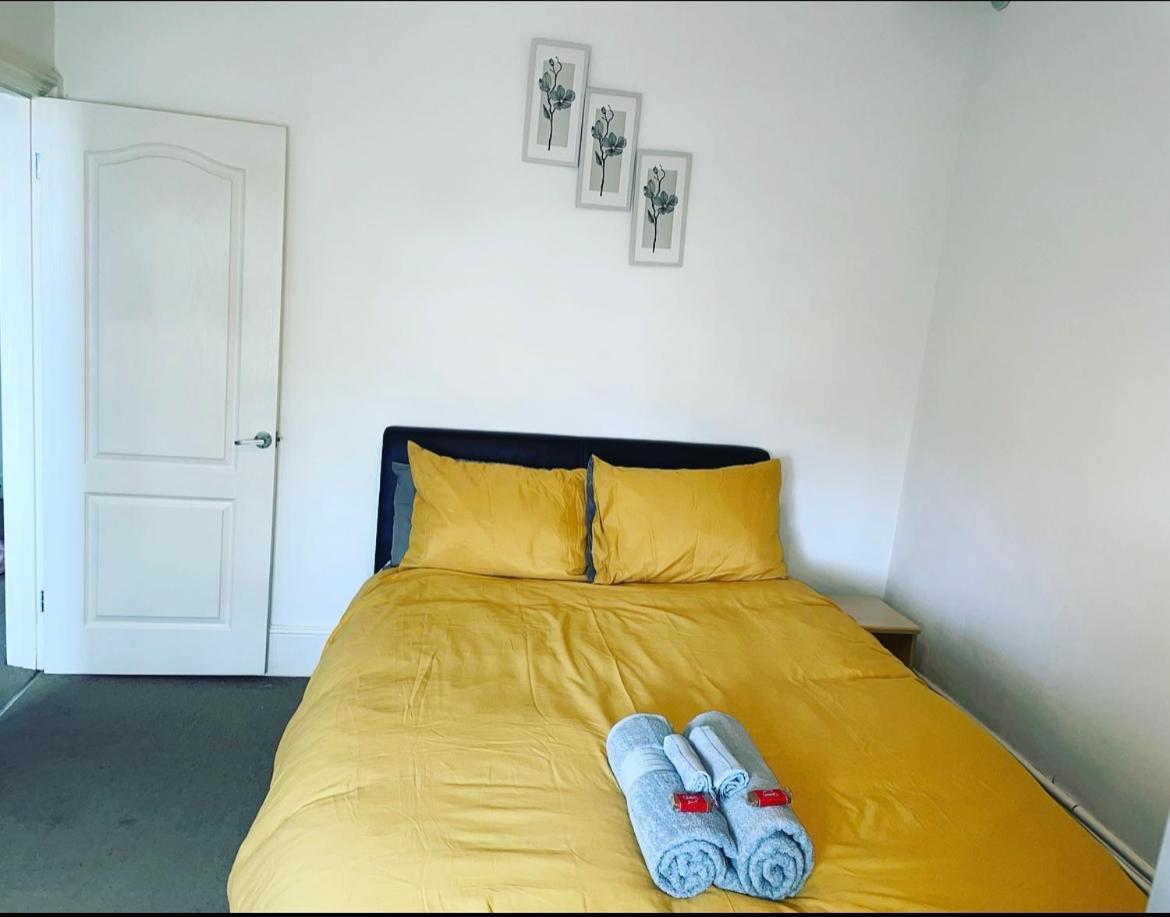 Luxury 1-Bed Apartment With Stunning City Views Perfect For Short Stays In London Eksteriør billede