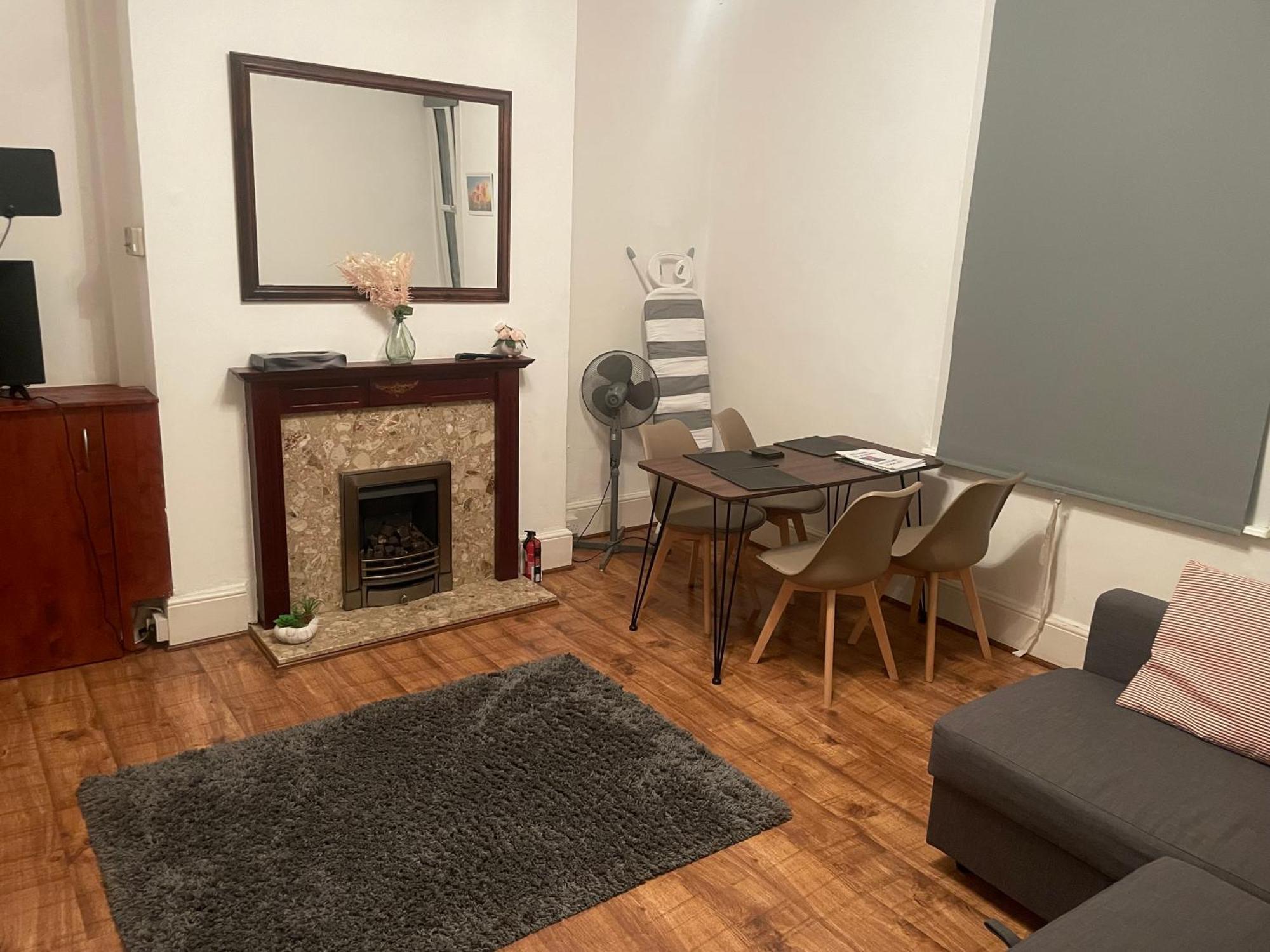 Luxury 1-Bed Apartment With Stunning City Views Perfect For Short Stays In London Eksteriør billede